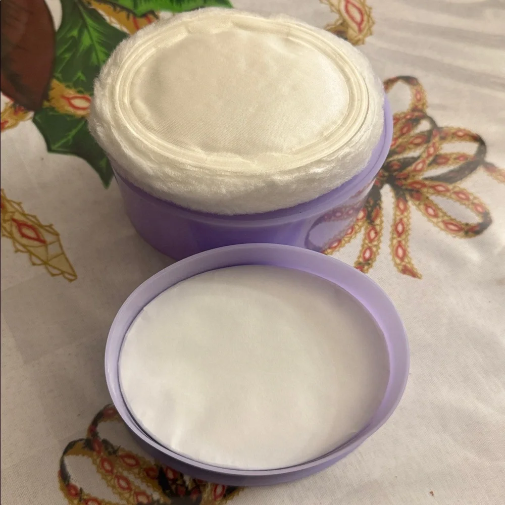 Women’s Avon Victorian Luxuries Dusting Powder w/Box, Plastic Lavender Powder